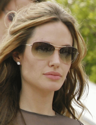 Brad Pitt,Angelina Jolie,kính râm,xài gì