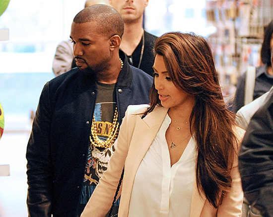 Kim Kardashian,Kanye West,ca sĩ,sao,gợi cảm,Halloween,truyền hình,Kim,siêu vòng 3,hôn nhân,Kris,ly hôn,li hôn