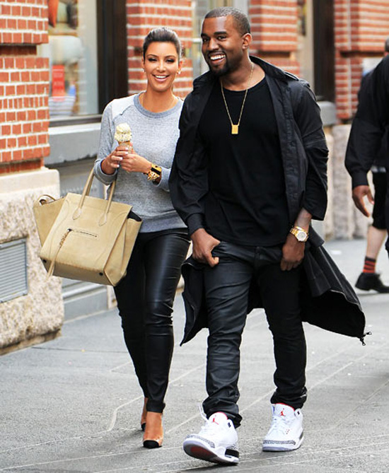 Kim Kardashian,Kanye West,ca sĩ,sao,gợi cảm,Halloween,truyền hình,Kim,siêu vòng 3,hôn nhân,Kris,ly hôn,li hôn