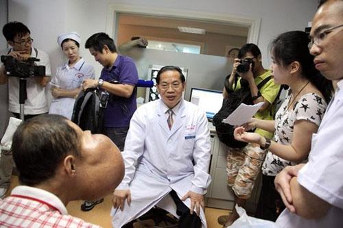 Chuyện lạ,chuyện lạ thế giới,phi thường,kỳ quặc,khối u