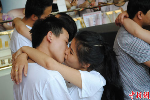 Chuyện lạ,chuyện lạ thế giới,phi thường,kỳ quặc,thi hôn
