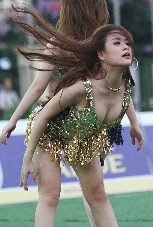 hở hang,kheo hàng,show hàng,nội y,đồ lót,hớ hênh,showbiz,lộ hàng,ăn mặc,phạt