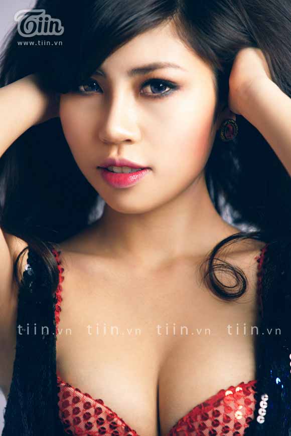 Thùy Trang,ca sĩ,em gái,Thùy Trang,khoe ngực,vòng 1,mát mẻ,sexy,Sao Mai Điểm hẹn