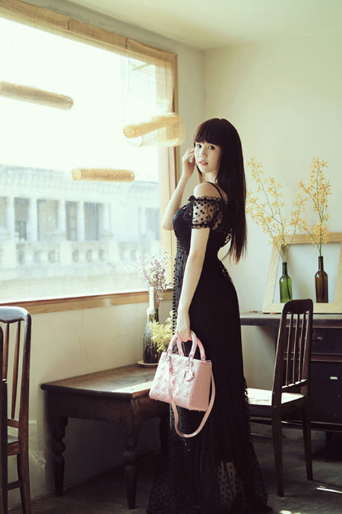 Ngọc Trinh,nữ hoàng nội y,người mẫu,túi xách