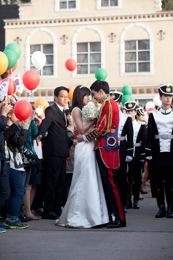 Ha Ji Won,Lee Seung Gi,giường chiếu,The King 2 hearts,đính hôn,diễn viên