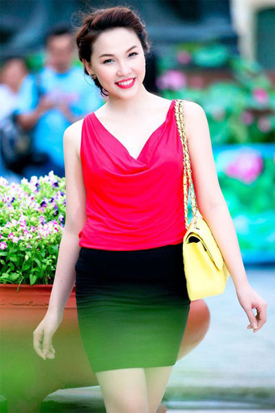 khoe lưng,váy khoét,áo khoét,chữ V,kín đáo,sexy