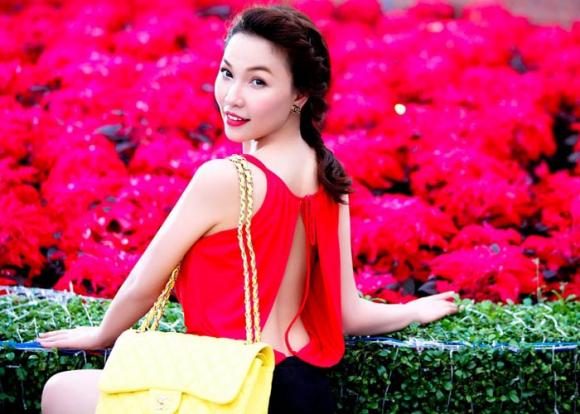 khoe lưng,váy khoét,áo khoét,chữ V,kín đáo,sexy
