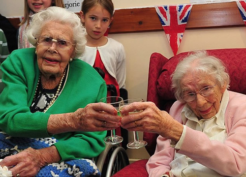 Marjorie Ruddle,Dorrie Crescent,chị em,lớn tuổi,nhất thế giới,108 tuổi,105 tuổi