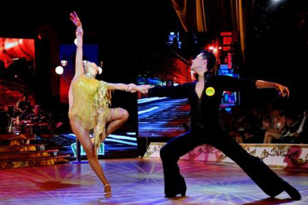 Bước nhảy hoàn vũ 2012,Minh Hằng,Trương Nam Thành