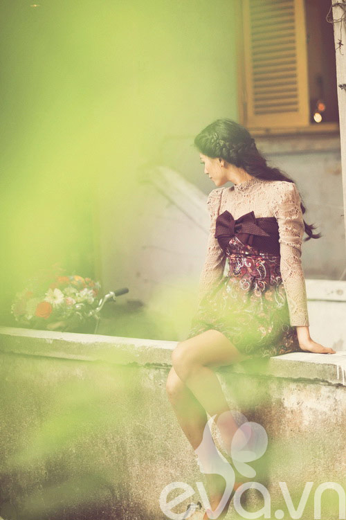 Trang Trần,chân dài,váy xẻ,sexy,người mẫu,trang điểm,màu nude,phong cách,gái mại dâm,bán dâm