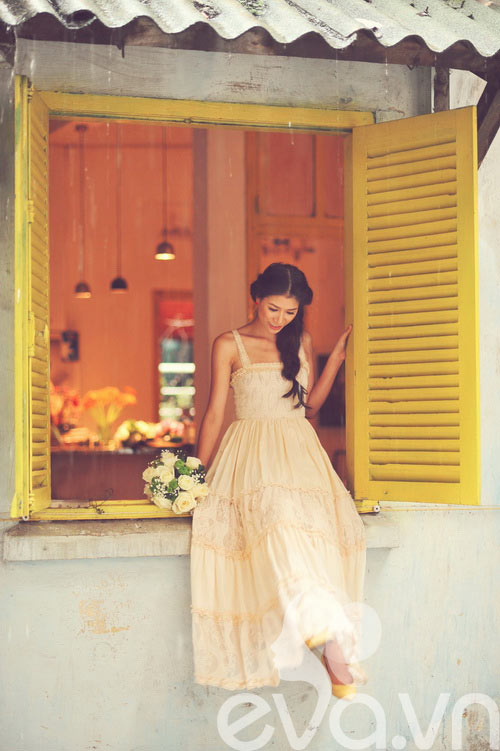 Trang Trần,chân dài,váy xẻ,sexy,người mẫu,trang điểm,màu nude,phong cách,gái mại dâm,bán dâm