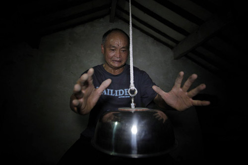 hút chậu,dùng bụng,cụ già 69 tuổi,Lưu Huệ Nhân