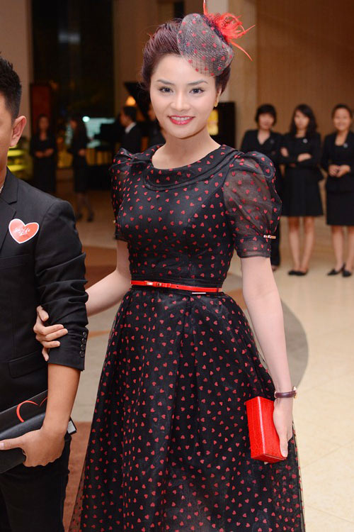 Vũ Thu Phương,người mẫu,chân dài,Campuchia,siêu mẫu,thời trang,hở,giám khảo,catwalk,cuộc thi,giản dị