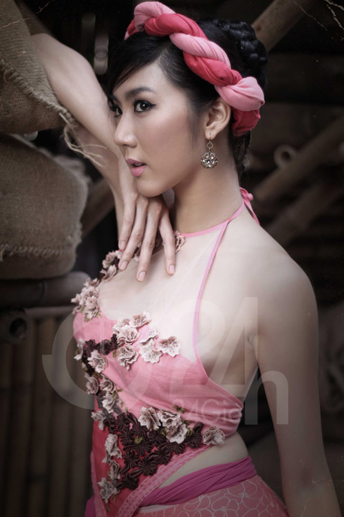 Ngọc Quyên,người mẫu,chân dài,khoe,ngực,vòng một,vòng,nude,Hà Tăng,Thanh Hằng,đóng phim