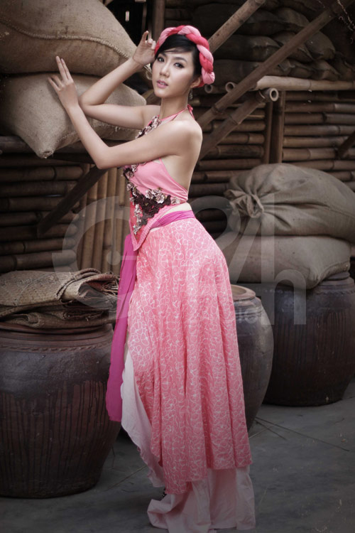 Ngọc Quyên,người mẫu,chân dài,khoe,ngực,vòng một,vòng,nude,Hà Tăng,Thanh Hằng,đóng phim
