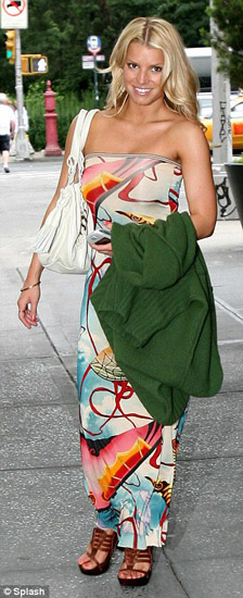 Jessica Simpson,ca sĩ,ca sỹ,Maxwell,con gái,diễn viên,đóng phim,có bầu,mang bầu,đẻ con,Twitter