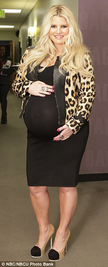 Jessica Simpson,ca sĩ,ca sỹ,Maxwell,con gái,diễn viên,đóng phim,có bầu,mang bầu,đẻ con,Twitter