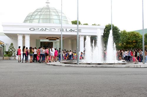 Vietnam's Next Top Model,Next Top Model,người mẫu,catwalk,đi thi,bế con