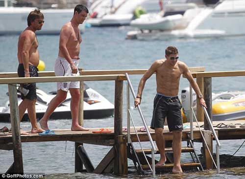 Gerrard,thủ thành,Reina,cầu thủ,ngày nghỉ,đi nghỉ,hòn đảo,du lịch,Ibiza
