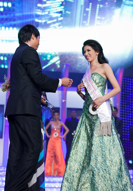Hoa hậu người Việt hoàn cầu 2012,Julia Hồ