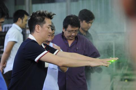 mr đàm,liveshow mr đàm,đàm vĩnh hưng,con sông,sân khấu