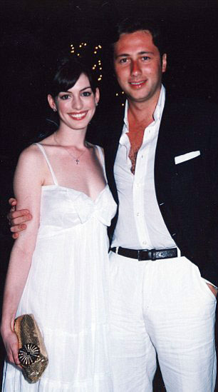 Anna Hathaway,Raffaello Follieri