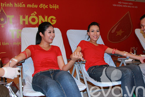Ngọc Hân,Nguyễn Thị Loan,hoa hậu,hiến máu,từ thiện,người đẹp,chân dài,nhân đạo