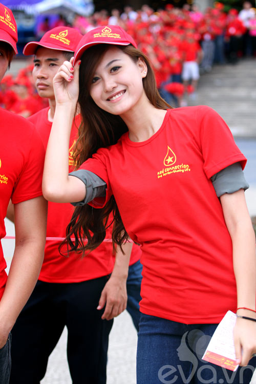 Ngọc Hân,Nguyễn Thị Loan,hoa hậu,hiến máu,từ thiện,người đẹp,chân dài,nhân đạo