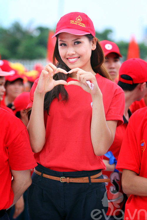 Ngọc Hân,Nguyễn Thị Loan,hoa hậu,hiến máu,từ thiện,người đẹp,chân dài,nhân đạo
