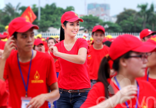 Ngọc Hân,Nguyễn Thị Loan,hoa hậu,hiến máu,từ thiện,người đẹp,chân dài,nhân đạo
