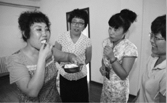 Chuyện lạ,chuyện lạ thế giới,phi thường,kỳ quặc,ăn thịt sống