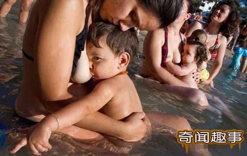 con bú,tập thể,trên biển