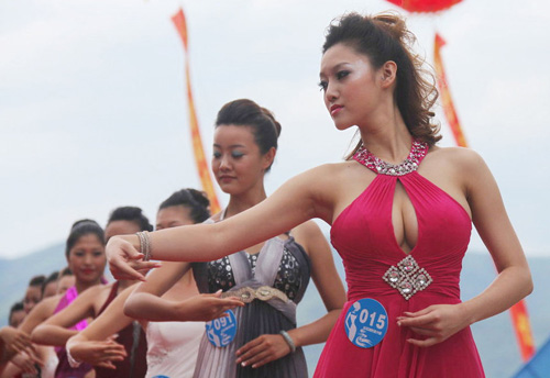 nữ đại sứ du lịch,lý gia hân,bản sao lâm chí linh,Ngô Mỹ Tuyền