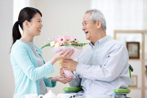 bố chồng,con dâu,gia đình,làm dâu,ngủ,phong tục,chăm sóc,quan tâm,thái quá,bà bầu