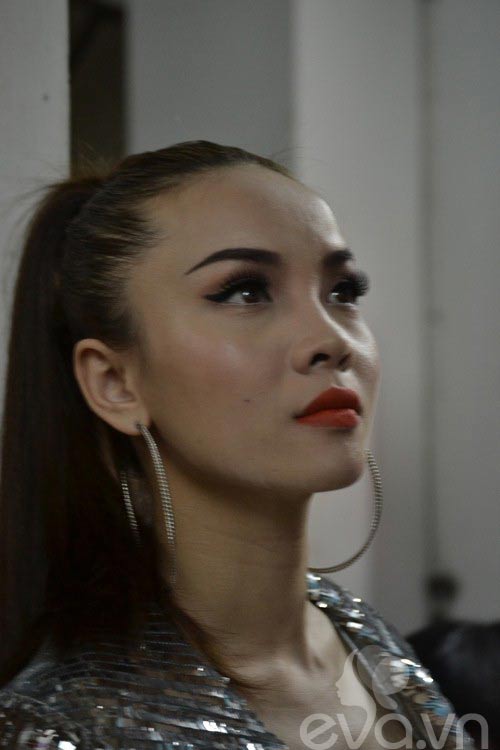 Trấn Thành,MC,diễn viên,cặp đôi hoàn hảo,pha trò,hát,dẫn trương trình,Đêm điện ảnh,khóc,rơi lệ,nước mắt