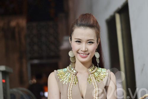 Trấn Thành,MC,diễn viên,cặp đôi hoàn hảo,pha trò,hát,dẫn trương trình,Đêm điện ảnh,khóc,rơi lệ,nước mắt