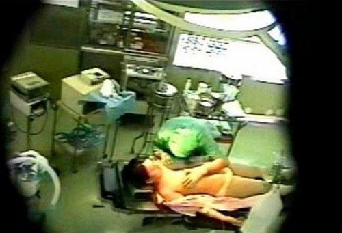 Yêu râu xanh,bác sĩ,hôn mê,quấy rối tình dục,nữ bệnh nhân