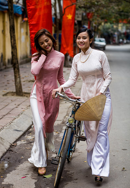 giới trẻ,thiếu nữ việt,áo dài dân tộc