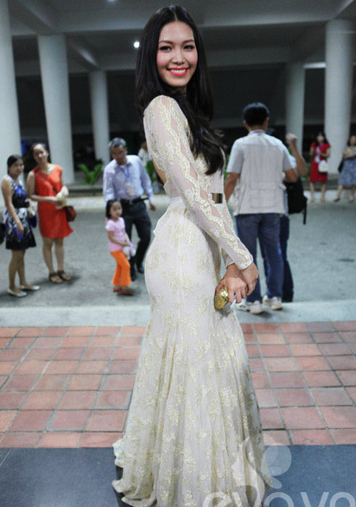 Thời trang,thùy dung,thời trang sao việt