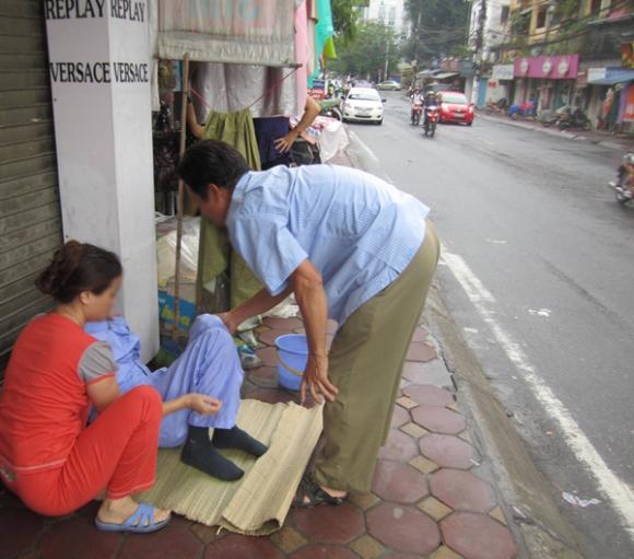 Vứt bố ra đường,con cái,cha mẹ,bạo hành gia đình