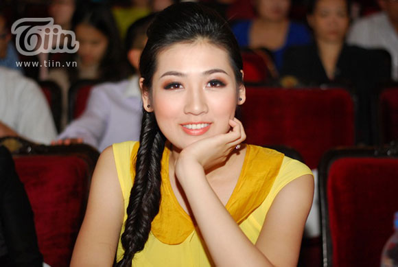 Á hậu Dương Tú Anh,Hoa hậu Việt Nam 2012