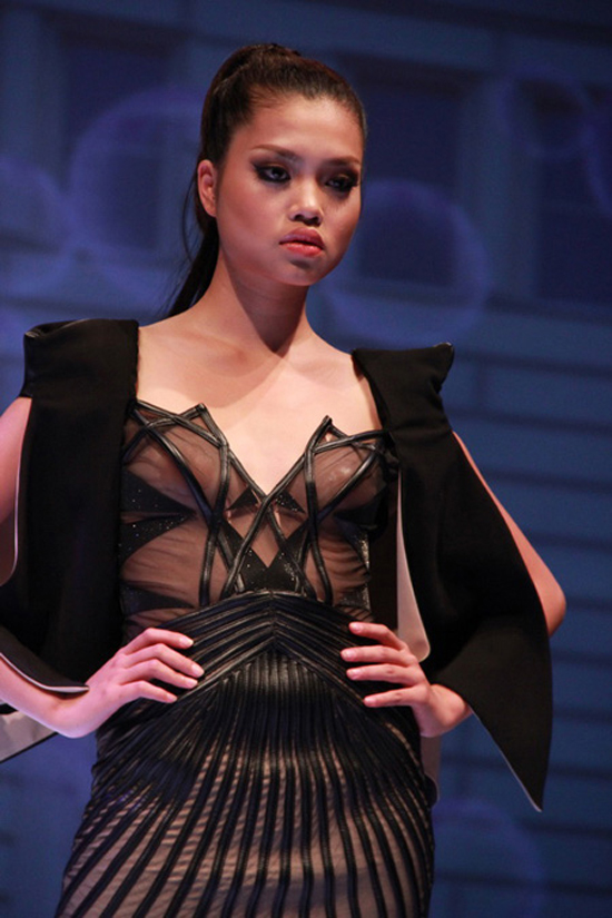 angela phương trinh,vũ điệu đường cong,ngọc trinh,đêm hội chân dài
