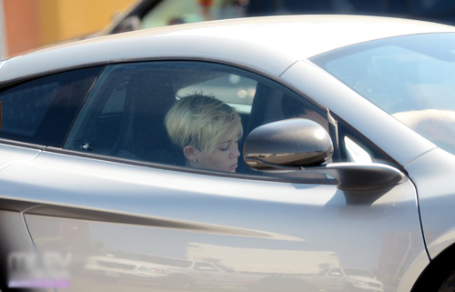 Miley Cyrus,McLaren MP4-12C,Liam Hemsworth
