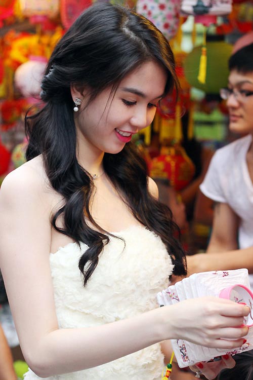 Ngọc Trinh,nữ hoàng nội y,người mẫu,Trung Thu