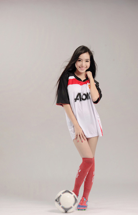 Elly Trần,Hot girl