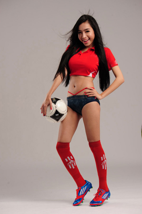 Elly Trần,Hot girl