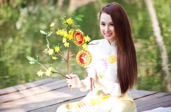 Angela Phương Trinh,Hương Giang Idol