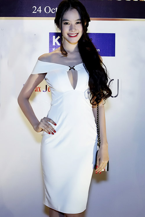 Thời trang sao việt,Mỹ nhân việt,Ngọc Trinh,Linh Chi,Jennifer Phạm