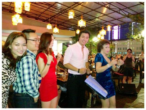 Vũ Hoàng Việt, Yvonne Thúy Hoàng