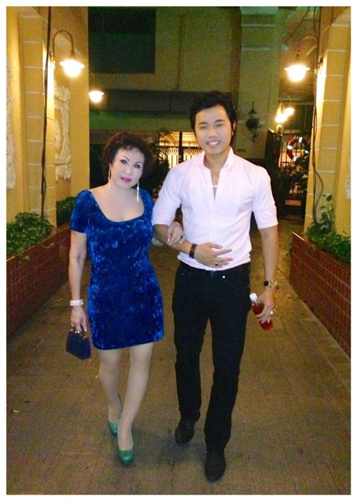 Vũ Hoàng Việt, Yvonne Thúy Hoàng